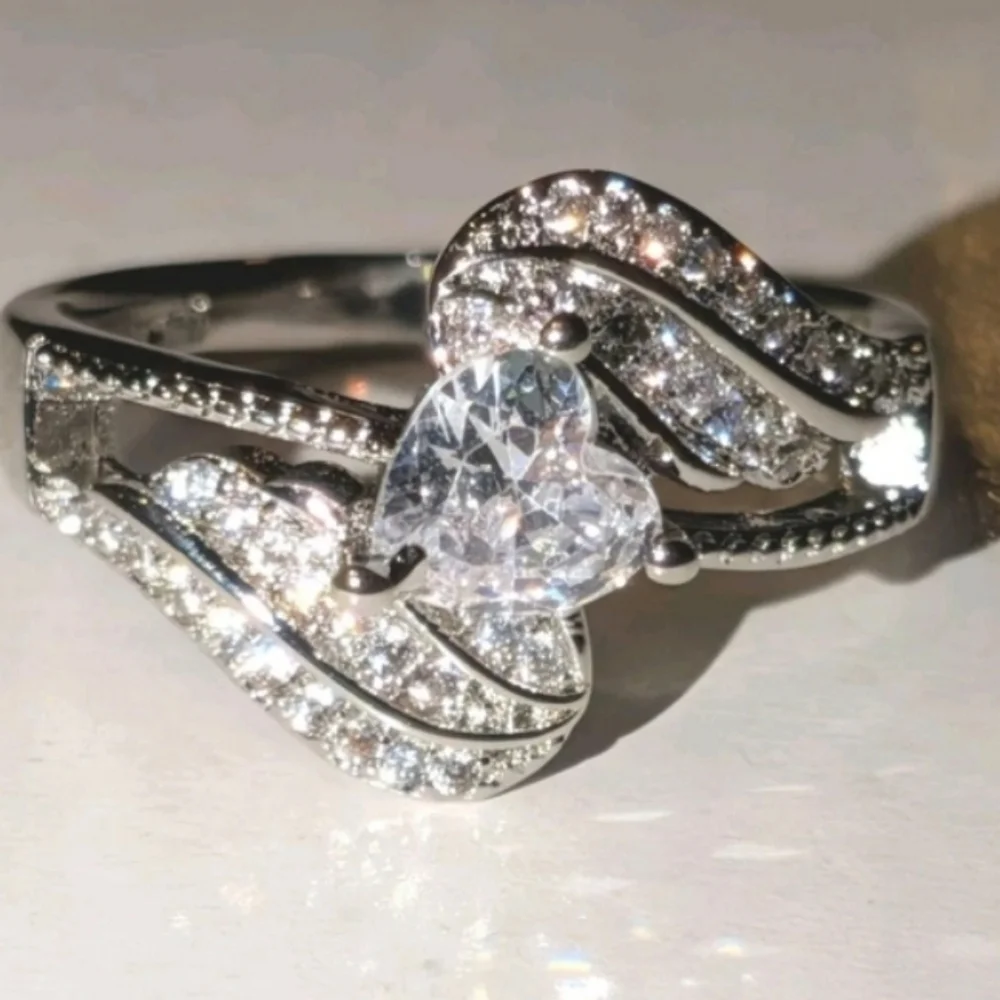 Shimmering 2.00ct Heart Cut Women's Engagement 925 Sterling silver Ring